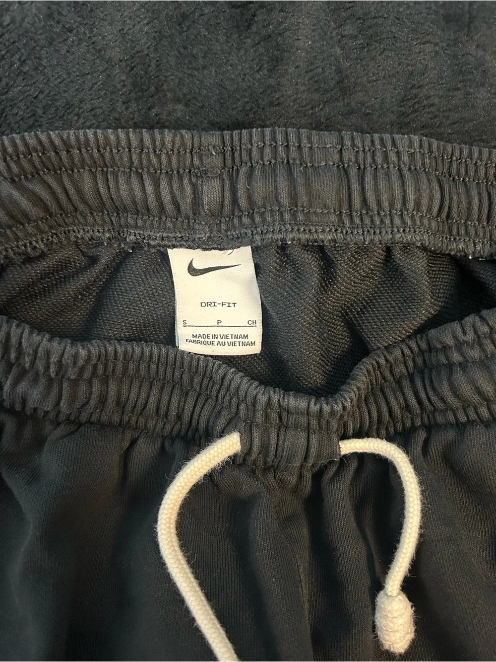 Nike Standard Issue Dri-FIT Fleece Basketball Shorts Black DQ5712-010 Men Small